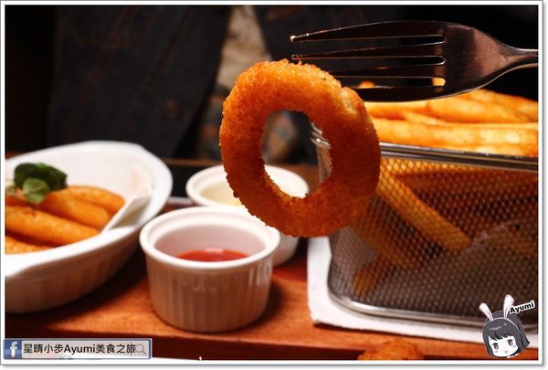 Chinesewhispers 悄悄話餐酒館：[食記]►台北大安區◄Chinese Whispers悄悄話餐酒館／三五好友小酌吃宵夜好去處／來到悄悄話你會愛上這杯／左左右右雞翅佐微辣甜醋醬／蘇格蘭白醬起司焗田螺附手工麵包