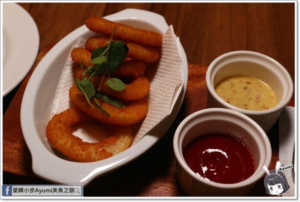 Chinesewhispers 悄悄話餐酒館：[食記]►台北大安區◄Chinese Whispers悄悄話餐酒館／三五好友小酌吃宵夜好去處／來到悄悄話你會愛上這杯／左左右右雞翅佐微辣甜醋醬／蘇格蘭白醬起司焗田螺附手工麵包