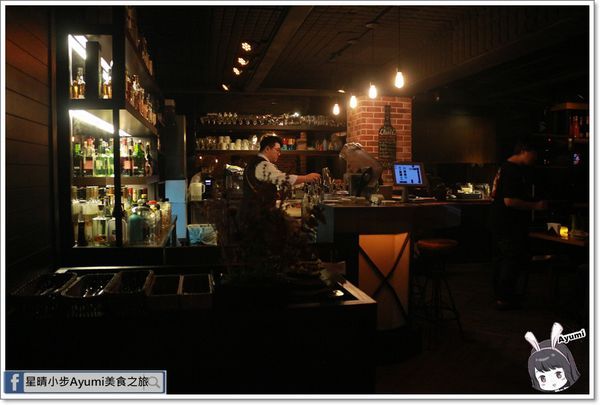 Chinesewhispers 悄悄話餐酒館：[食記]►台北大安區◄Chinese Whispers悄悄話餐酒館／三五好友小酌吃宵夜好去處／來到悄悄話你會愛上這杯／左左右右雞翅佐微辣甜醋醬／蘇格蘭白醬起司焗田螺附手工麵包