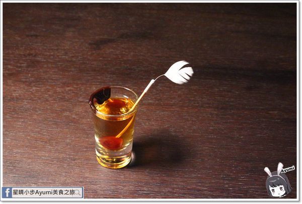 Chinesewhispers 悄悄話餐酒館：[食記]►台北大安區◄Chinese Whispers悄悄話餐酒館／三五好友小酌吃宵夜好去處／來到悄悄話你會愛上這杯／左左右右雞翅佐微辣甜醋醬／蘇格蘭白醬起司焗田螺附手工麵包