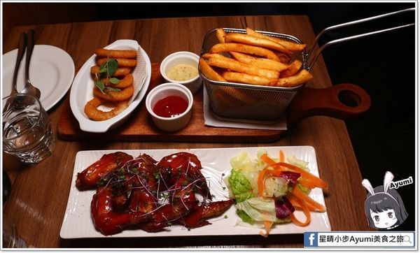 Chinesewhispers 悄悄話餐酒館：[食記]►台北大安區◄Chinese Whispers悄悄話餐酒館／三五好友小酌吃宵夜好去處／來到悄悄話你會愛上這杯／左左右右雞翅佐微辣甜醋醬／蘇格蘭白醬起司焗田螺附手工麵包