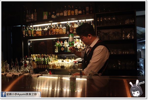 Chinesewhispers 悄悄話餐酒館：[食記]►台北大安區◄Chinese Whispers悄悄話餐酒館／三五好友小酌吃宵夜好去處／來到悄悄話你會愛上這杯／左左右右雞翅佐微辣甜醋醬／蘇格蘭白醬起司焗田螺附手工麵包