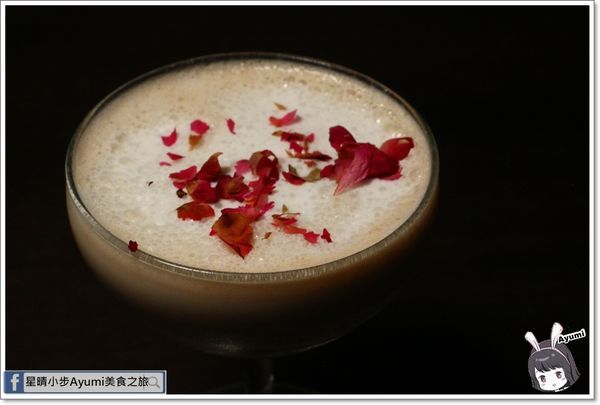 Chinesewhispers 悄悄話餐酒館：[食記]►台北大安區◄Chinese Whispers悄悄話餐酒館／三五好友小酌吃宵夜好去處／來到悄悄話你會愛上這杯／左左右右雞翅佐微辣甜醋醬／蘇格蘭白醬起司焗田螺附手工麵包