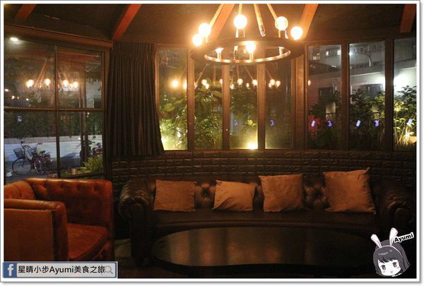 Chinesewhispers 悄悄話餐酒館：[食記]►台北大安區◄Chinese Whispers悄悄話餐酒館／三五好友小酌吃宵夜好去處／來到悄悄話你會愛上這杯／左左右右雞翅佐微辣甜醋醬／蘇格蘭白醬起司焗田螺附手工麵包