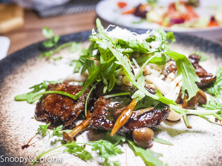 【台北美食】東區餐酒館|Chinese Whispers悄悄話餐酒館~復古工業風格的裝潢、網美最愛浮誇有梗的調酒