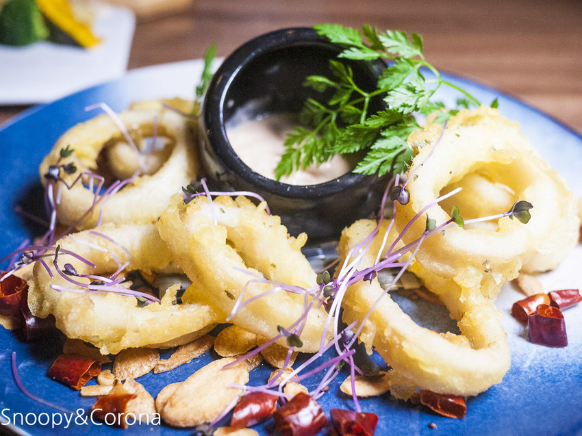 【台北美食】東區餐酒館|Chinese Whispers悄悄話餐酒館~復古工業風格的裝潢、網美最愛浮誇有梗的調酒