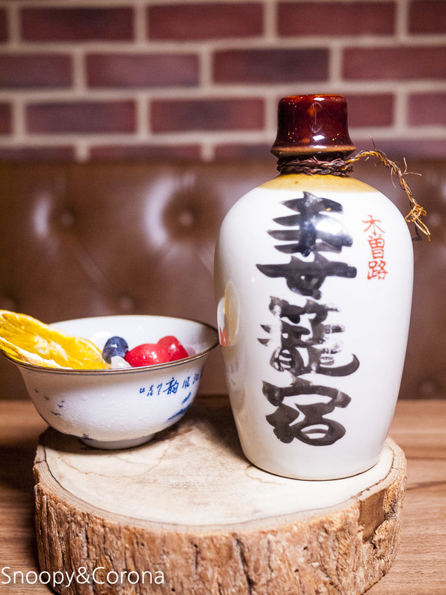 【台北美食】東區餐酒館|Chinese Whispers悄悄話餐酒館~復古工業風格的裝潢、網美最愛浮誇有梗的調酒