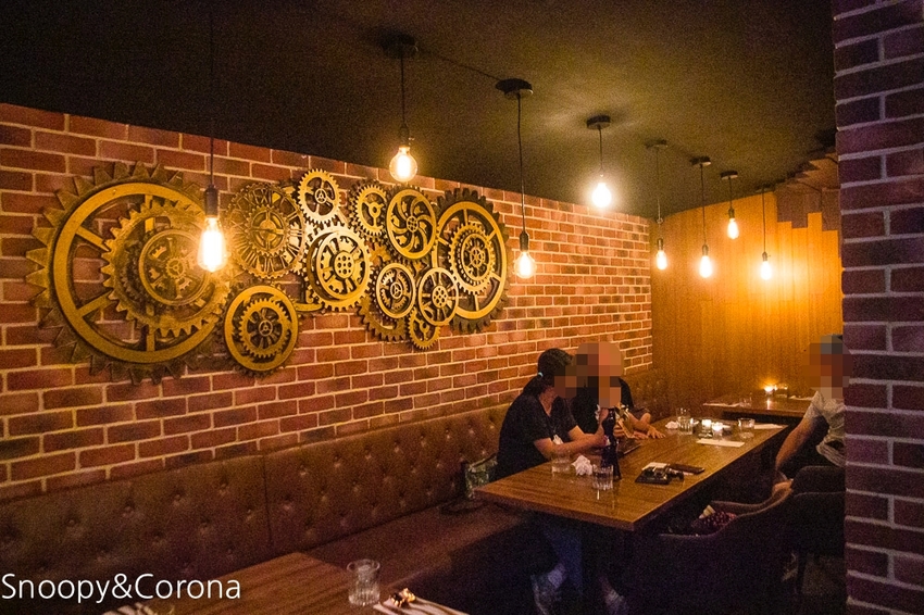 【台北美食】東區餐酒館|Chinese Whispers悄悄話餐酒館~復古工業風格的裝潢、網美最愛浮誇有梗的調酒