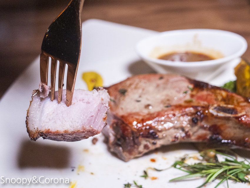 【台北美食】東區餐酒館|Chinese Whispers悄悄話餐酒館~復古工業風格的裝潢、網美最愛浮誇有梗的調酒