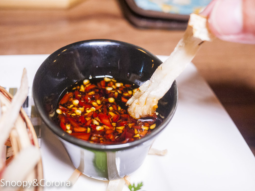 【台北美食】東區餐酒館|Chinese Whispers悄悄話餐酒館~復古工業風格的裝潢、網美最愛浮誇有梗的調酒