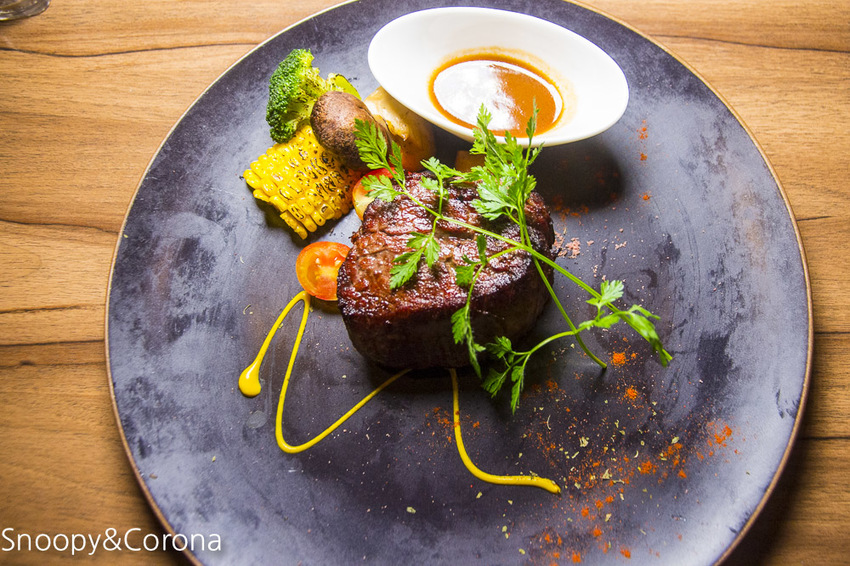 【台北美食】東區餐酒館|Chinese Whispers悄悄話餐酒館~復古工業風格的裝潢、網美最愛浮誇有梗的調酒