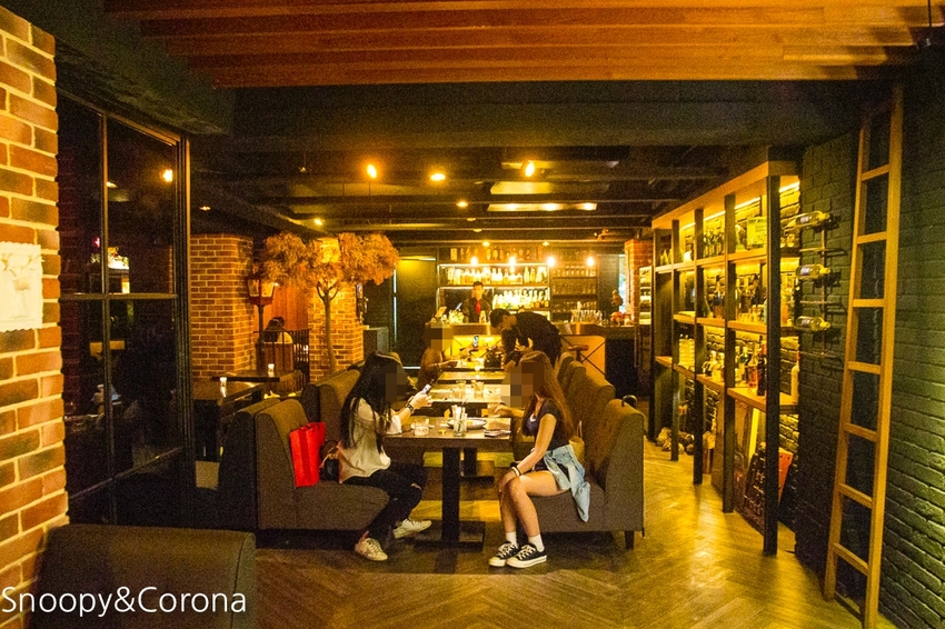 【台北美食】東區餐酒館|Chinese Whispers悄悄話餐酒館~復古工業風格的裝潢、網美最愛浮誇有梗的調酒