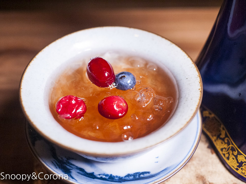 【台北美食】東區餐酒館|Chinese Whispers悄悄話餐酒館~復古工業風格的裝潢、網美最愛浮誇有梗的調酒