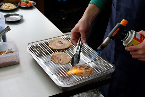 【正餐】台中・北區｜巷弄百元平價拉麵食堂・每天限量的新鮮湯頭就在瓏澤拉麵漢口店・附菜單