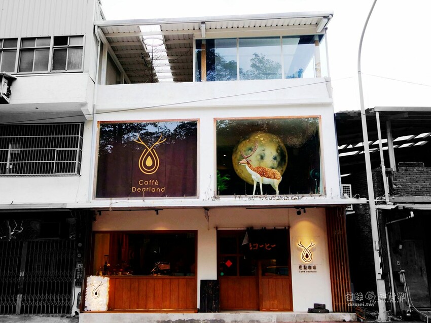 桃園市區美食【鹿點咖啡 Luna桃園店】老屋改建&用餐不限時│造訪梅花鹿森林與巨大擬真月亮 - 德妹看新世界