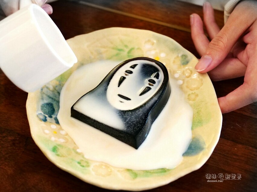 桃園市區美食【鹿點咖啡 Luna桃園店】老屋改建&用餐不限時│造訪梅花鹿森林與巨大擬真月亮 - 德妹看新世界