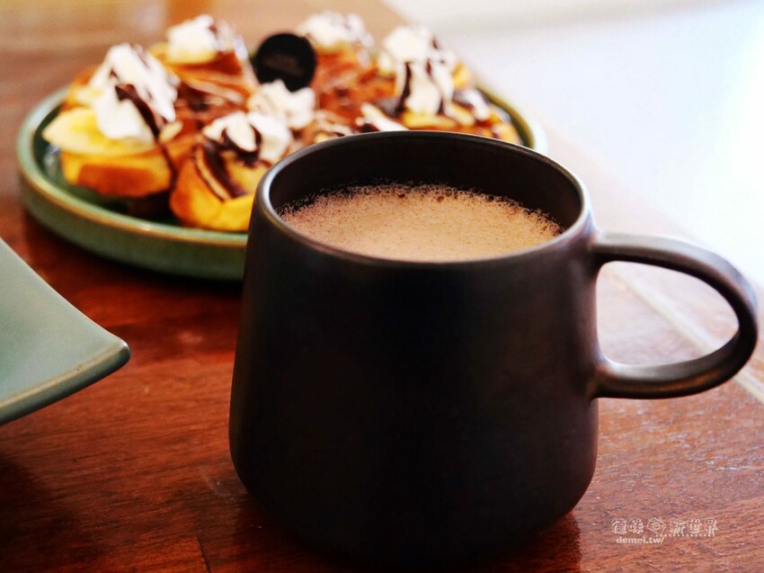 桃園市區美食【鹿點咖啡 Luna桃園店】老屋改建&用餐不限時│造訪梅花鹿森林與巨大擬真月亮 - 德妹看新世界