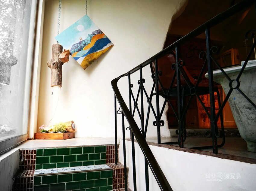 桃園市區美食【鹿點咖啡 Luna桃園店】老屋改建&用餐不限時│造訪梅花鹿森林與巨大擬真月亮 - 德妹看新世界