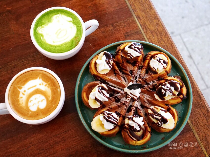 桃園市區美食【鹿點咖啡 Luna桃園店】老屋改建&用餐不限時│造訪梅花鹿森林與巨大擬真月亮 - 德妹看新世界