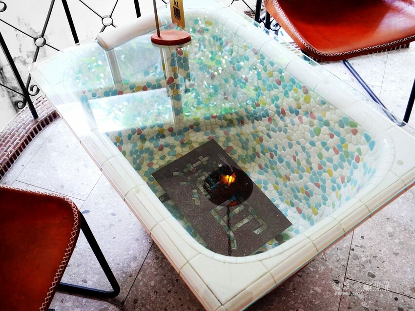 桃園市區美食【鹿點咖啡 Luna桃園店】老屋改建&用餐不限時│造訪梅花鹿森林與巨大擬真月亮 - 德妹看新世界