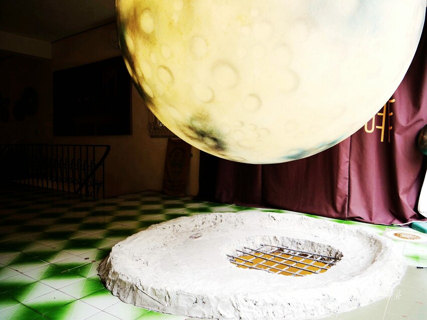 桃園市區美食【鹿點咖啡 Luna桃園店】老屋改建&用餐不限時│造訪梅花鹿森林與巨大擬真月亮 - 德妹看新世界