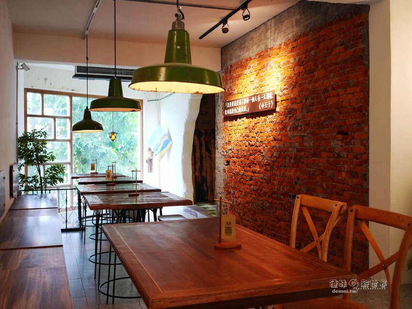 桃園市區美食【鹿點咖啡 Luna桃園店】老屋改建&用餐不限時│造訪梅花鹿森林與巨大擬真月亮 - 德妹看新世界