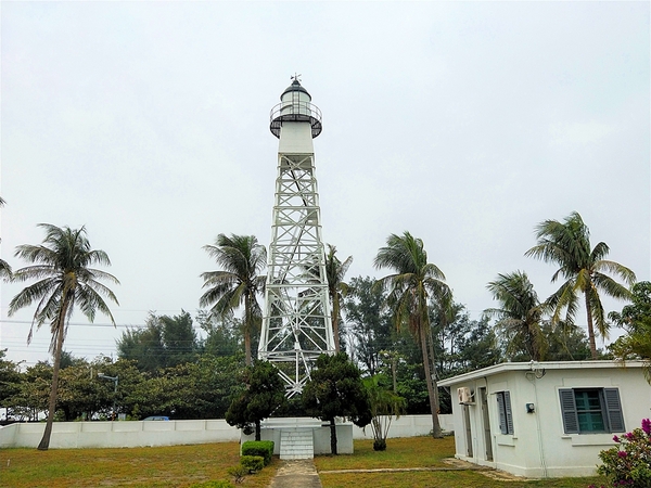 安平燈塔：【台南安平景點】交通部航港局安平燈塔~古蹟順遊白色景點