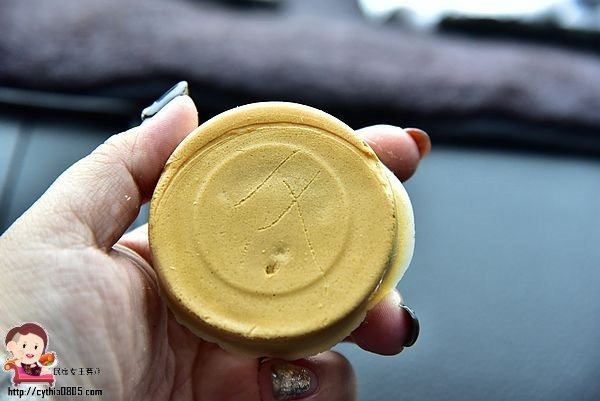 桃園中壢美食-大崙游泳池紅豆餅-媽呀!5元紅豆餅實在太佛心,還有濃濃的古早味 @民宿女王芽月-美食.旅遊.全台趴趴走