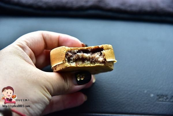 桃園中壢美食-大崙游泳池紅豆餅-媽呀!5元紅豆餅實在太佛心,還有濃濃的古早味 @民宿女王芽月-美食.旅遊.全台趴趴走