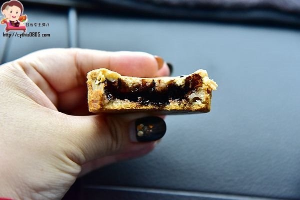 桃園中壢美食-大崙游泳池紅豆餅-媽呀!5元紅豆餅實在太佛心,還有濃濃的古早味 @民宿女王芽月-美食.旅遊.全台趴趴走