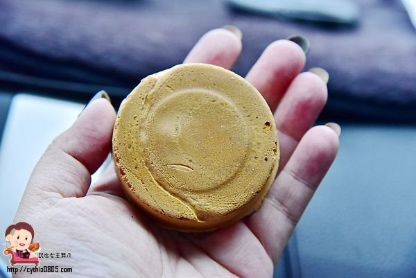 桃園中壢美食-大崙游泳池紅豆餅-媽呀!5元紅豆餅實在太佛心,還有濃濃的古早味 @民宿女王芽月-美食.旅遊.全台趴趴走