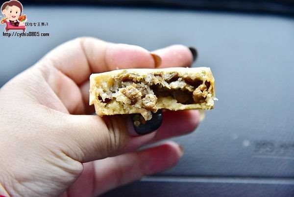 桃園中壢美食-大崙游泳池紅豆餅-媽呀!5元紅豆餅實在太佛心,還有濃濃的古早味 @民宿女王芽月-美食.旅遊.全台趴趴走