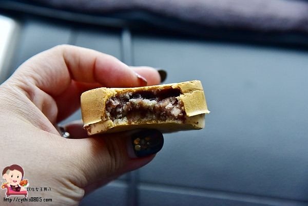 桃園中壢美食-大崙游泳池紅豆餅-媽呀!5元紅豆餅實在太佛心,還有濃濃的古早味 @民宿女王芽月-美食.旅遊.全台趴趴走