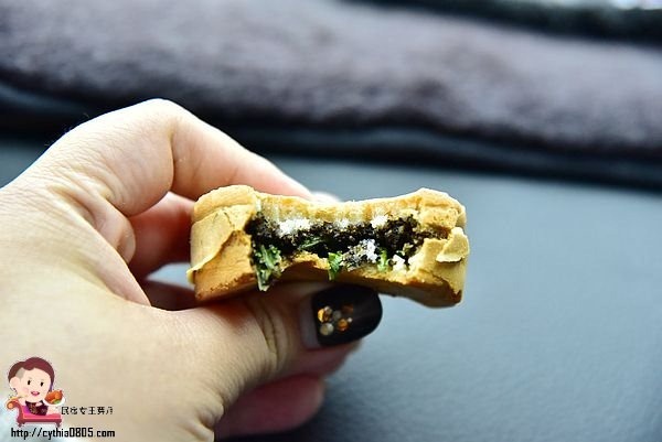 桃園中壢美食-大崙游泳池紅豆餅-媽呀!5元紅豆餅實在太佛心,還有濃濃的古早味 @民宿女王芽月-美食.旅遊.全台趴趴走