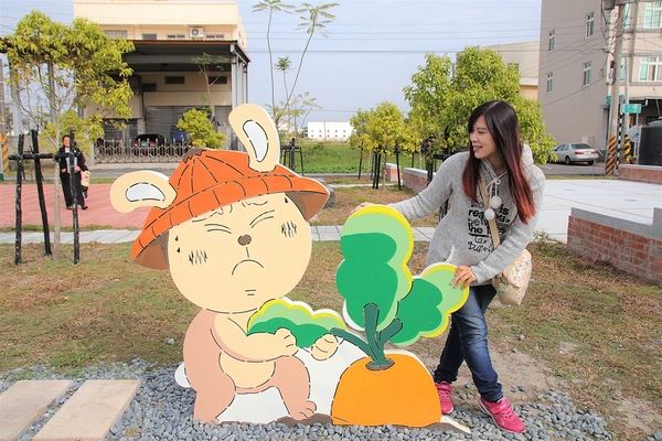 馬興藥草植物園區:【彰化秀水景點】馬興藥草植物園區~旋轉木馬超人氣夢幻順遊小景點,馬興國小綠色廊道