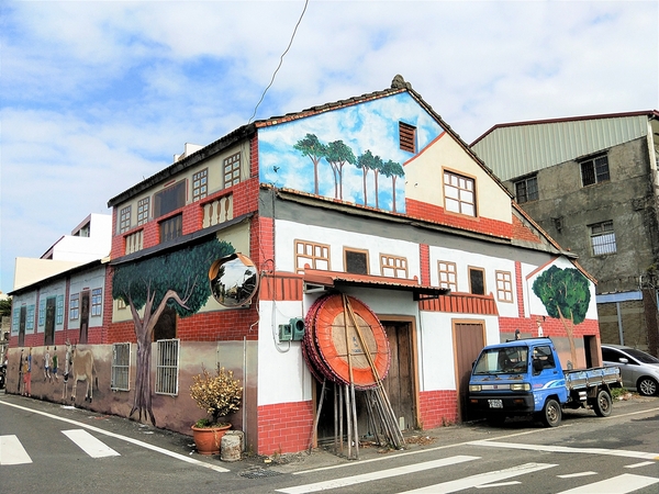 馬興藥草植物園區:【彰化秀水景點】馬興藥草植物園區~旋轉木馬超人氣夢幻順遊小景點,馬興國小綠色廊道