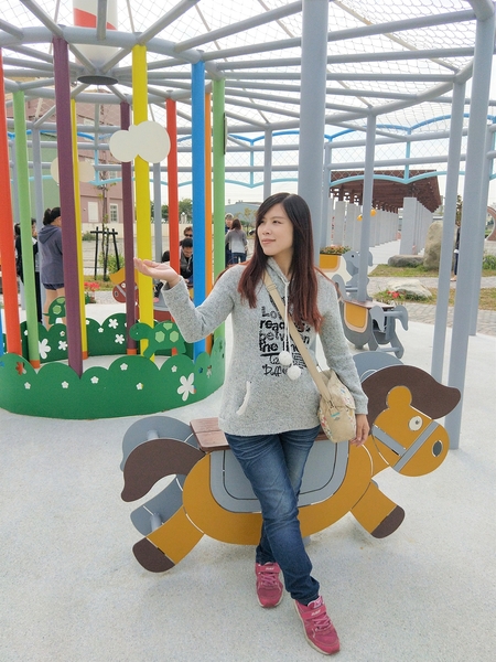 馬興藥草植物園區:【彰化秀水景點】馬興藥草植物園區~旋轉木馬超人氣夢幻順遊小景點,馬興國小綠色廊道