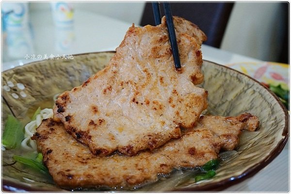 犇牛肉麵:台中北屯』犇牛肉麵║牛肉麵vs肉排麵,湯頭濃郁醇厚,牛肉、牛筋軟嫩Q彈,加麵不加價!(可外送)