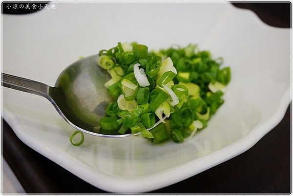 犇牛肉麵:台中北屯』犇牛肉麵║牛肉麵vs肉排麵,湯頭濃郁醇厚,牛肉、牛筋軟嫩Q彈,加麵不加價!(可外送)