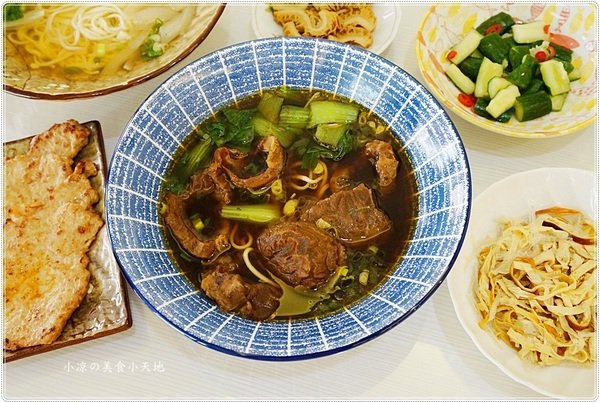犇牛肉麵:台中北屯』犇牛肉麵║牛肉麵vs肉排麵,湯頭濃郁醇厚,牛肉、牛筋軟嫩Q彈,加麵不加價!(可外送)