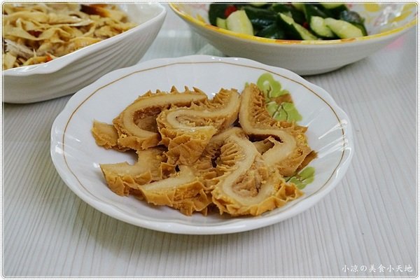 犇牛肉麵:台中北屯』犇牛肉麵║牛肉麵vs肉排麵,湯頭濃郁醇厚,牛肉、牛筋軟嫩Q彈,加麵不加價!(可外送)