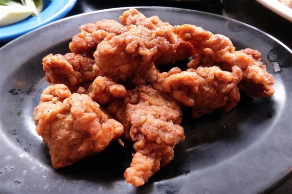 黑哥自助石頭火鍋：中山站 黑哥自助石頭火鍋城影片 吃多少自取 開鍋炒香免收一成 還有花雕雞~