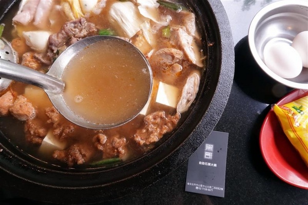 黑哥自助石頭火鍋：中山站 黑哥自助石頭火鍋城影片 吃多少自取 開鍋炒香免收一成 還有花雕雞~