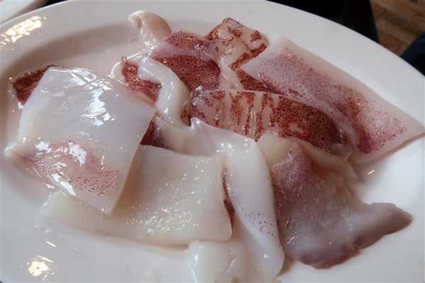 黑哥自助石頭火鍋：中山站 黑哥自助石頭火鍋城影片 吃多少自取 開鍋炒香免收一成 還有花雕雞~