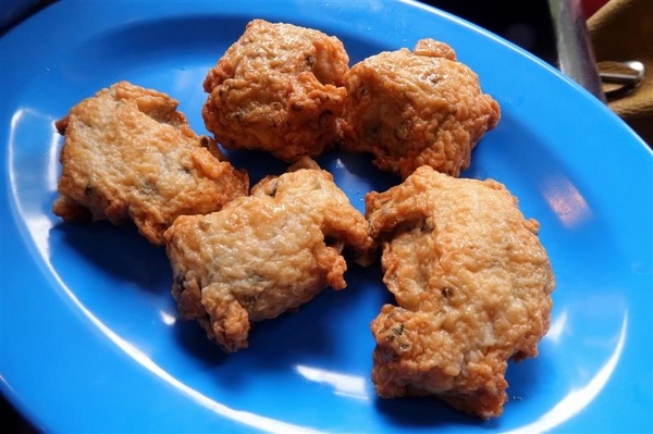 黑哥自助石頭火鍋：中山站 黑哥自助石頭火鍋城影片 吃多少自取 開鍋炒香免收一成 還有花雕雞~