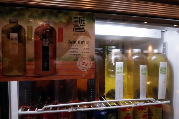 黑哥自助石頭火鍋：中山站 黑哥自助石頭火鍋城影片 吃多少自取 開鍋炒香免收一成 還有花雕雞~