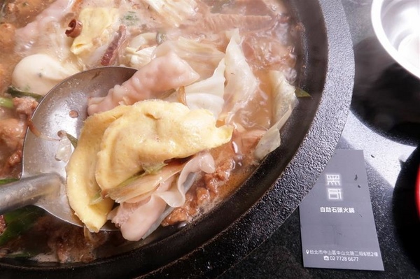 黑哥自助石頭火鍋：中山站 黑哥自助石頭火鍋城影片 吃多少自取 開鍋炒香免收一成 還有花雕雞~