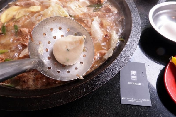 黑哥自助石頭火鍋：中山站 黑哥自助石頭火鍋城影片 吃多少自取 開鍋炒香免收一成 還有花雕雞~