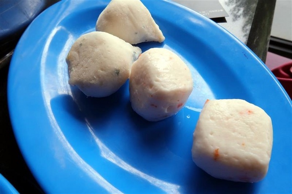 黑哥自助石頭火鍋：中山站 黑哥自助石頭火鍋城影片 吃多少自取 開鍋炒香免收一成 還有花雕雞~