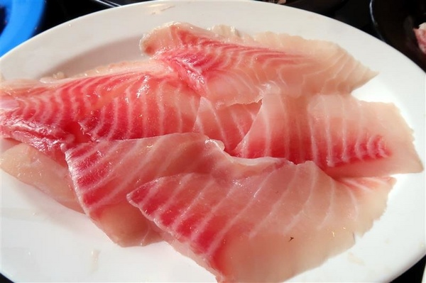 黑哥自助石頭火鍋：中山站 黑哥自助石頭火鍋城影片 吃多少自取 開鍋炒香免收一成 還有花雕雞~